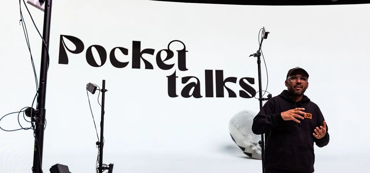 Person describing how Pocket Talks works